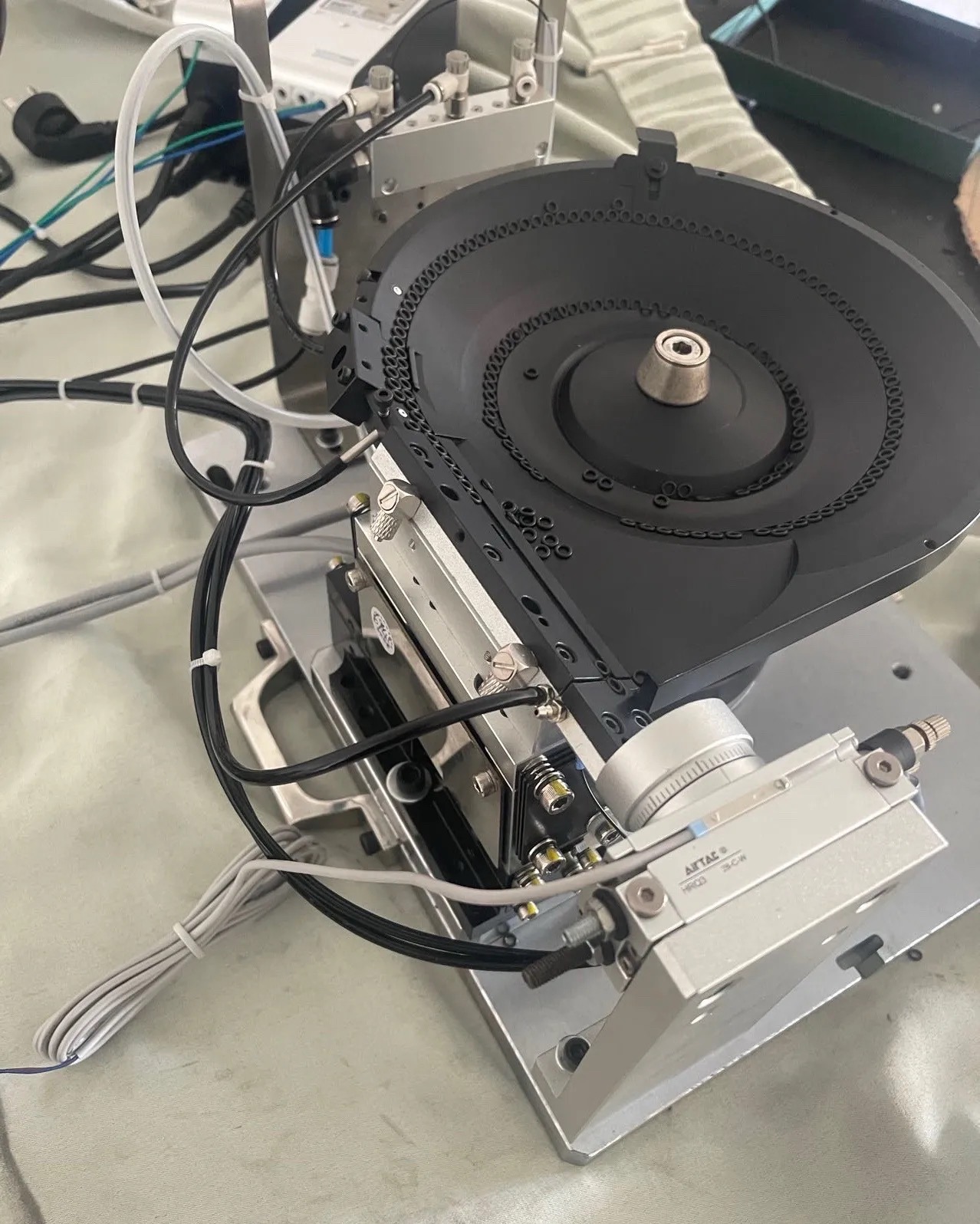 High-Efficiency Vibratory Feeder Bowl, Automated Feeding System, Replaces Manual Work
