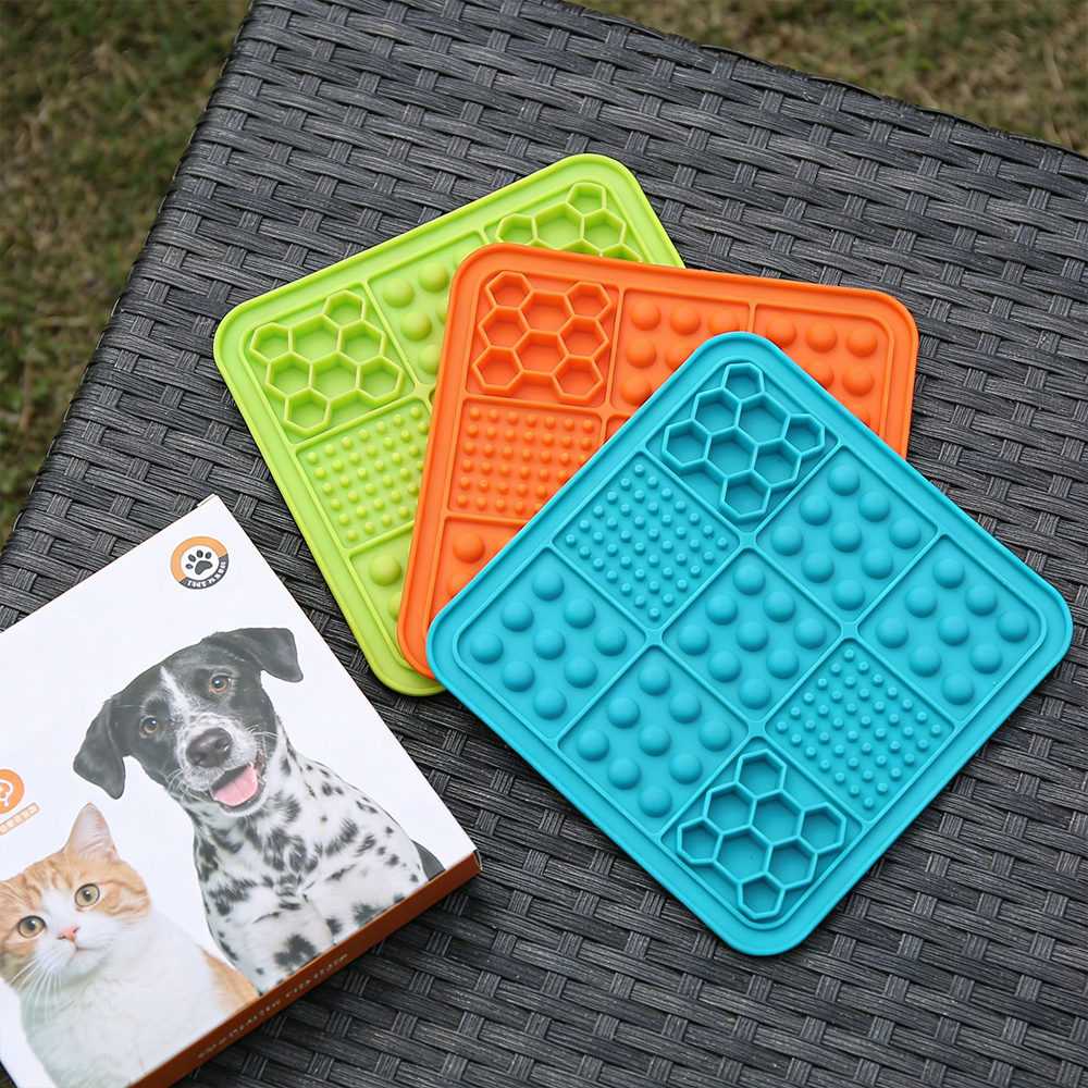 Custom Wholesale Bpa Free Lfgb Certified Food Grade Large Silicone Slow Feeder Pet Cat Dog Licking Mat