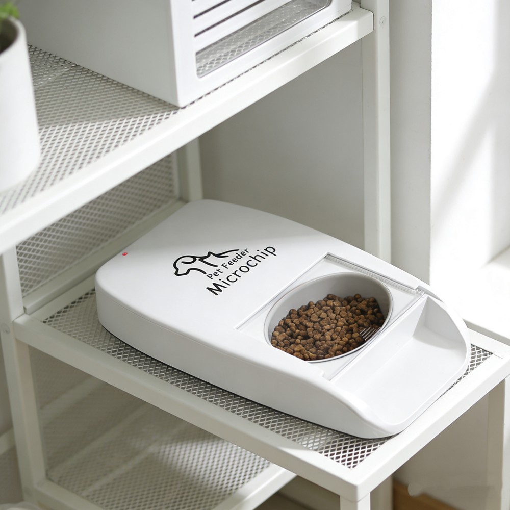 Interactive Pet Feeding System with AI Technology, Remote Access, and Precise Portion Control