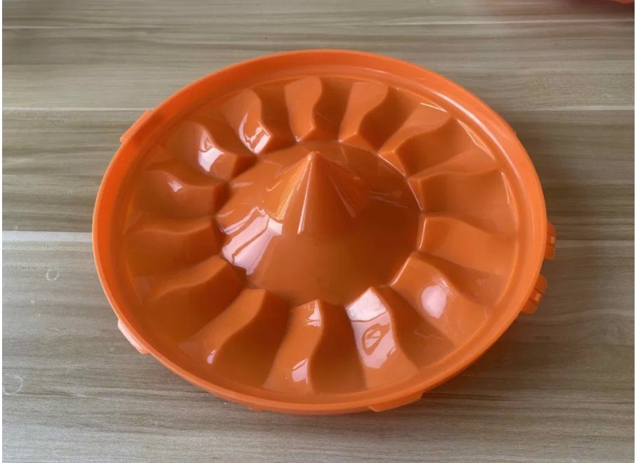 Customizable Colorful Pet Feeding System for Efficient Meal Management