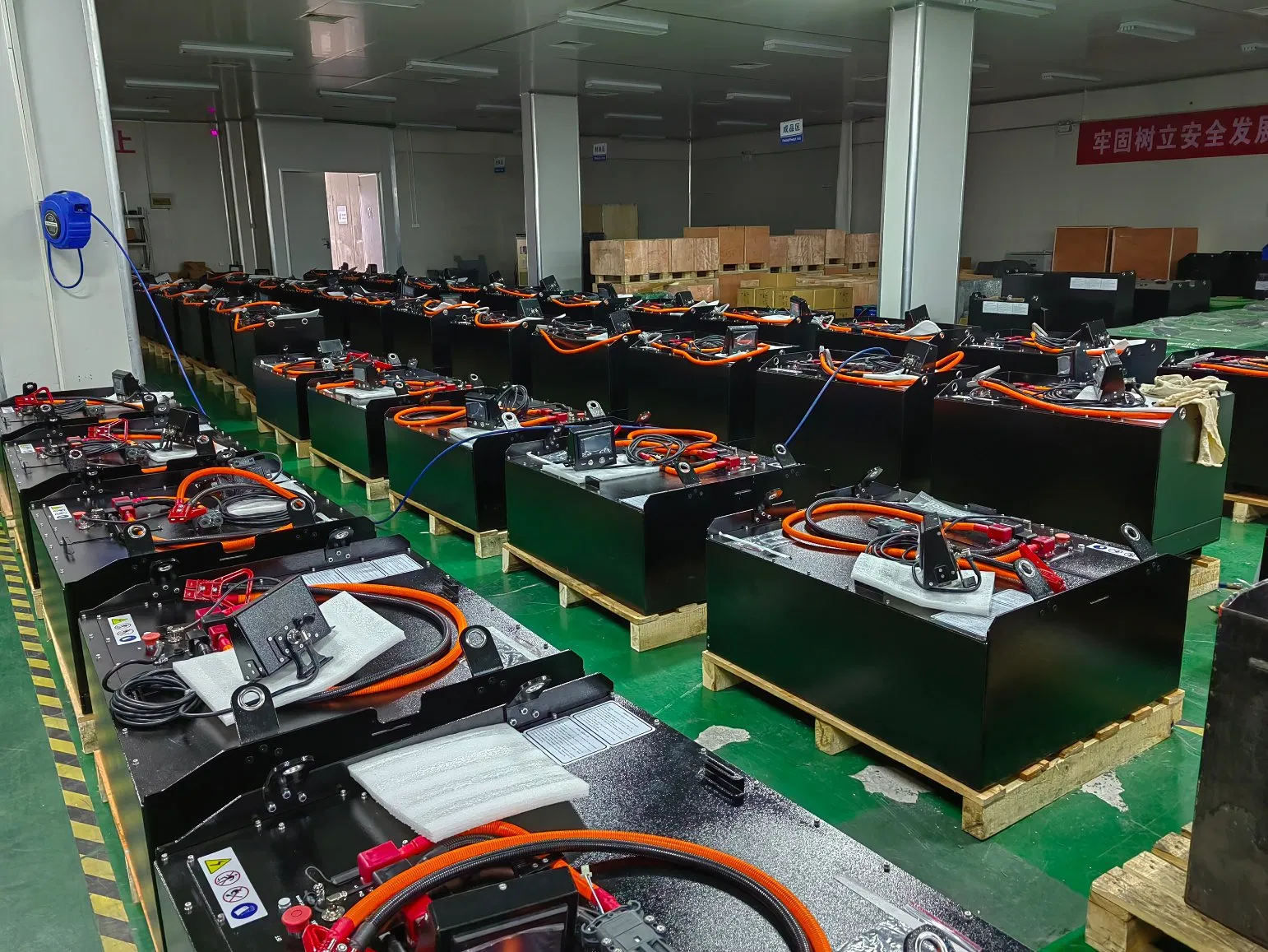 Cbb 500ah 80V LiFePO4 Forklift Battery Customized Lithium Iron Battery for 3.5t Traction Vehicle