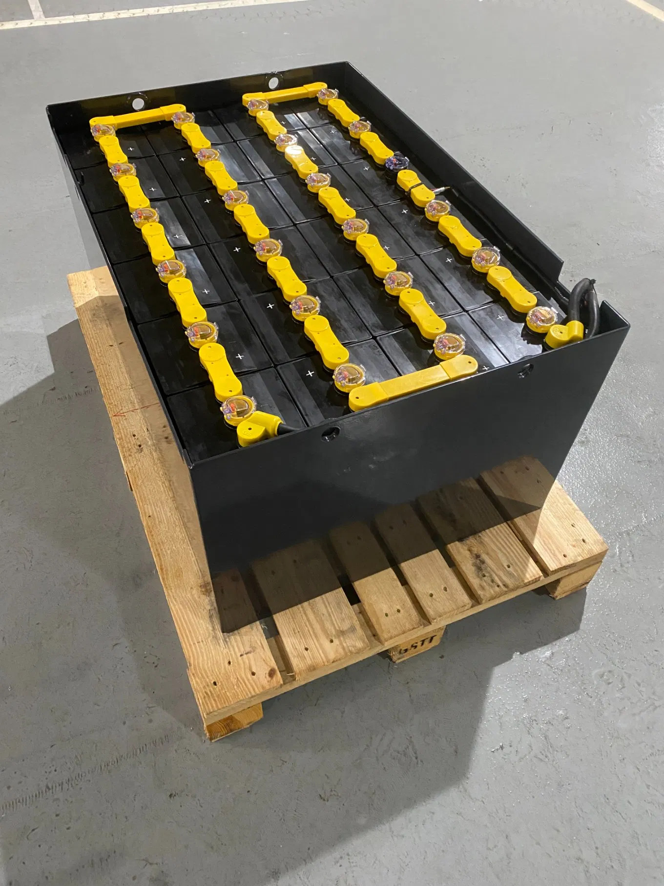 Durable Industrial Electric Forklift Maintenance Free Power Storage 48V Battery