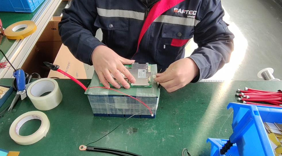 Solar/Agv/Forklift Battery with Can/RS485/RS232 with Long Life Span 48V 50ah 75ah 100ah 120ah 150ah 200ah 260ah Solar Energy Storage Lithium UPS LiFePO4