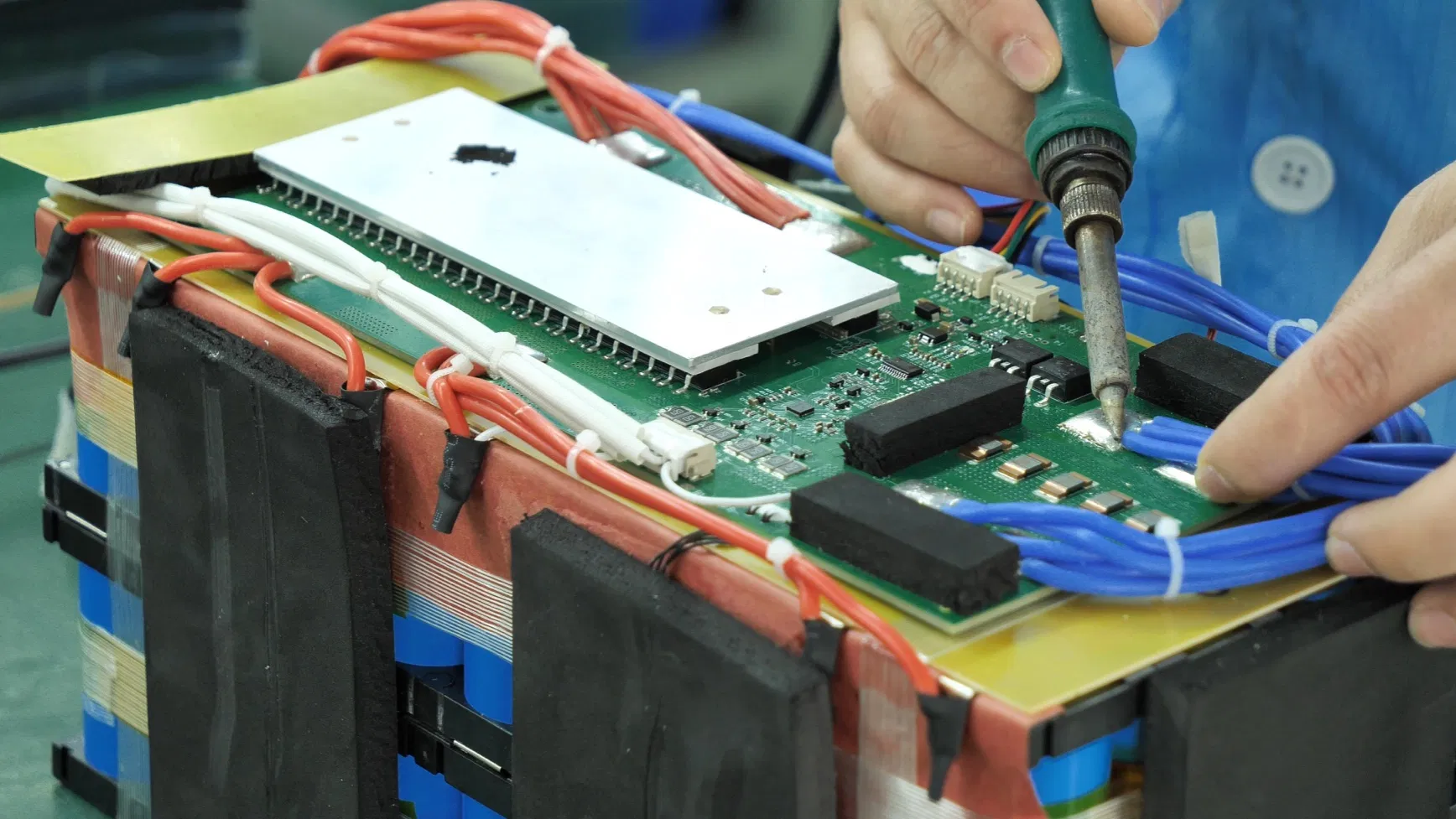 Manufacturer Supply Large Capacity Lithium-Ion/ LiFePO4 Battery 48V 200ah Battery Pack for Forklift with BMS