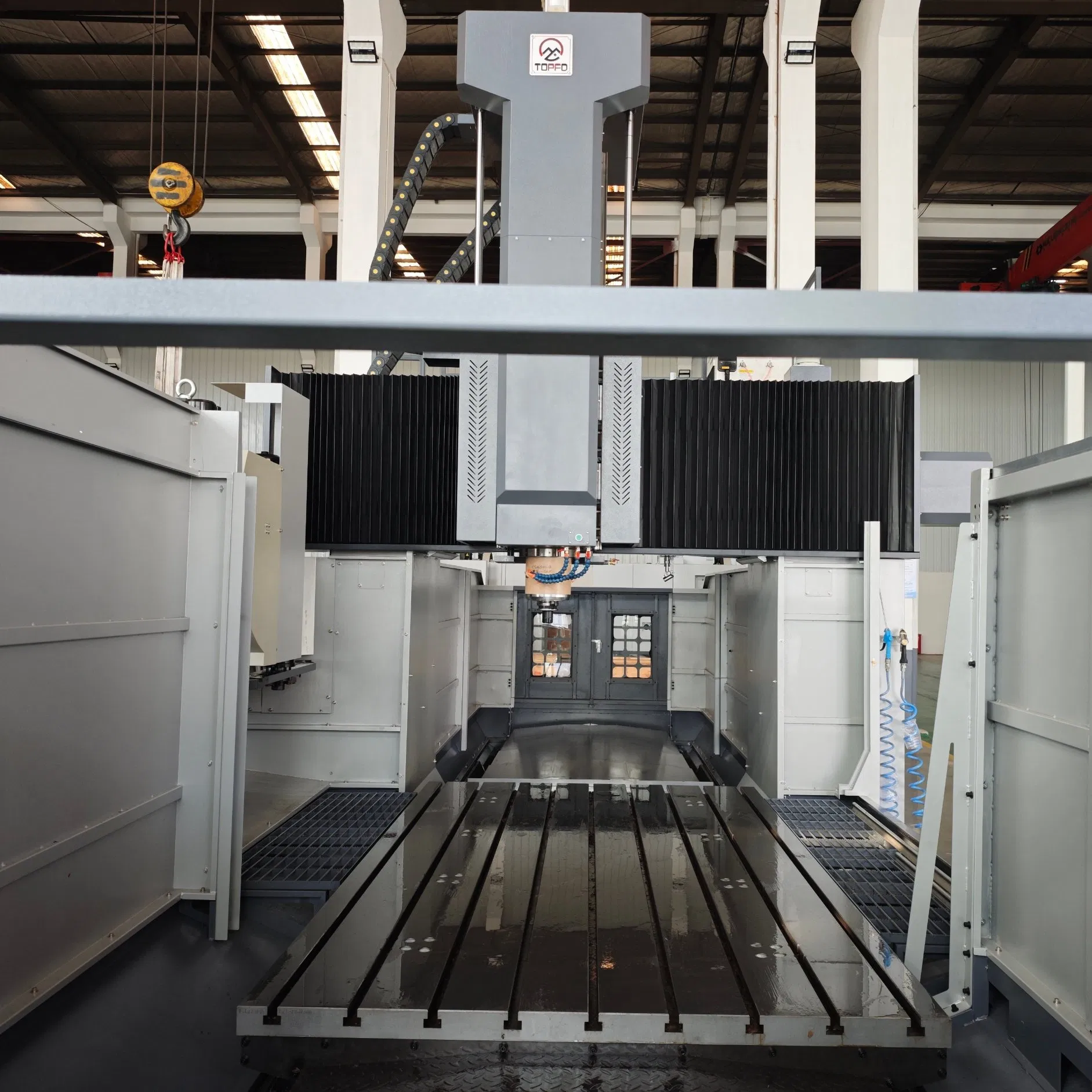 Pm-5027L Centro de Maquinado de Puente 3/4/5axis Alta Precisión Alta Estabilidad con Motor de Alta Capacidad para Industrias de Construcción