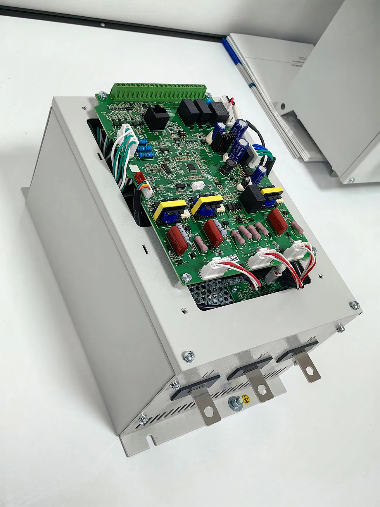 Covast Cse-T3-132-E Protector de Armario de Arranque Suave Inteligente en Línea para Motores
