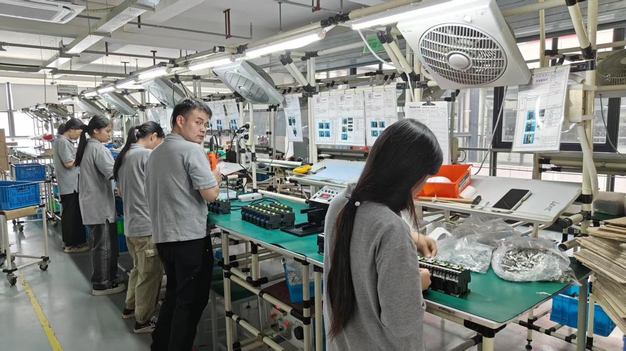 Ensamblaje 4 — Fabricación de productos eléctricos industriales