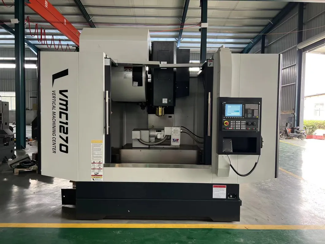Centro de Mecanizado Vertical de Alta Precisión Vmc1370 para Uso Industrial