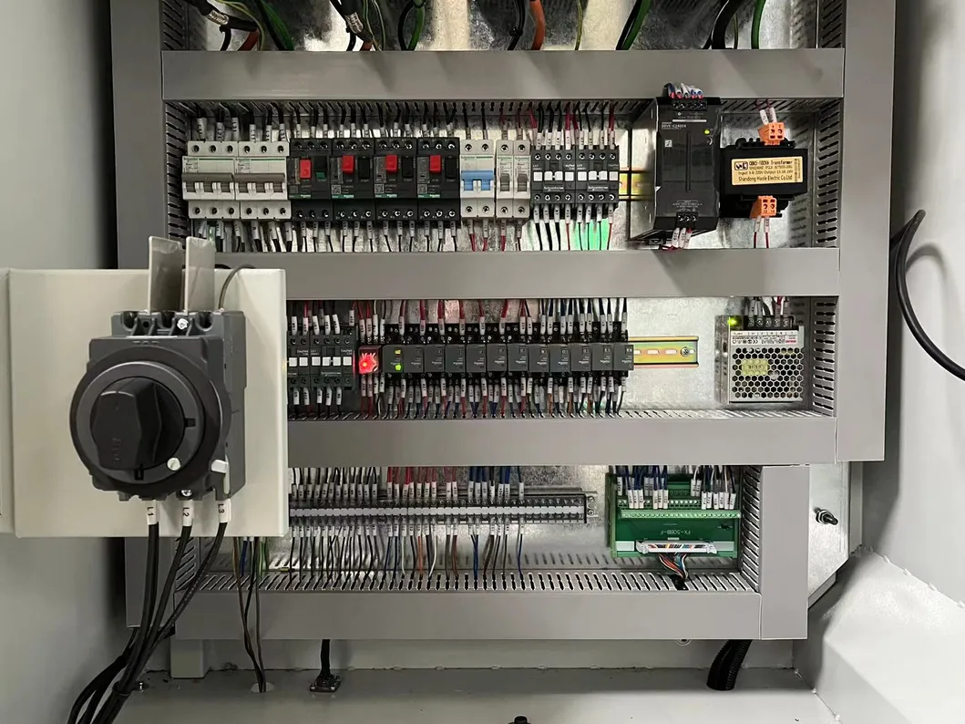 Centro de Mecanizado Vertical de Alta Precisión Vmc1370 para Uso Industrial