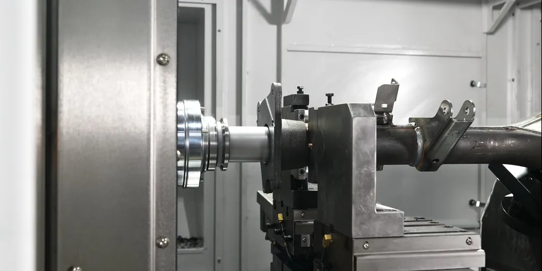 Mecanizado de alta precisión de extremos de ejes de metal