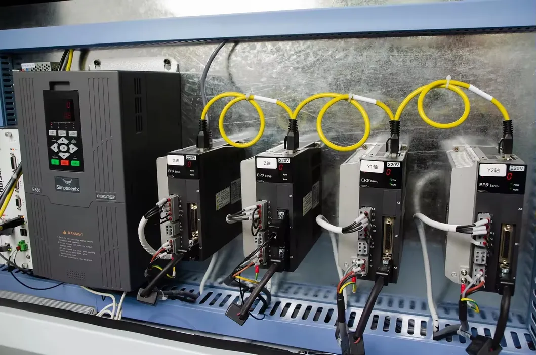Máquina de procesamiento de vidrio controlada por computadora industrial centro de trabajo del vidrio