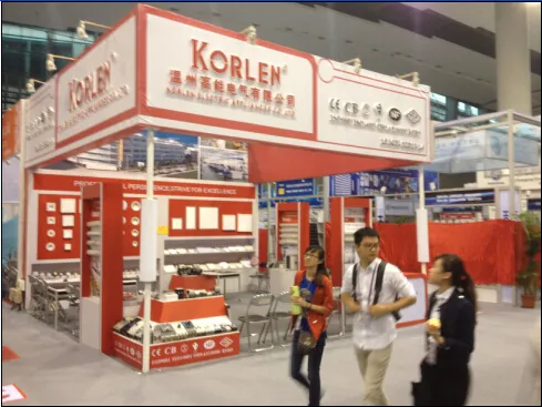 Stand de productos eléctricos en feria internacional