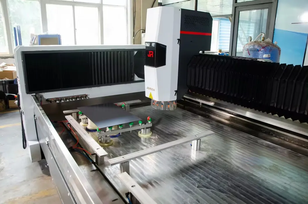 Máquina de procesamiento de vidrio controlada por computadora industrial centro de trabajo del vidrio