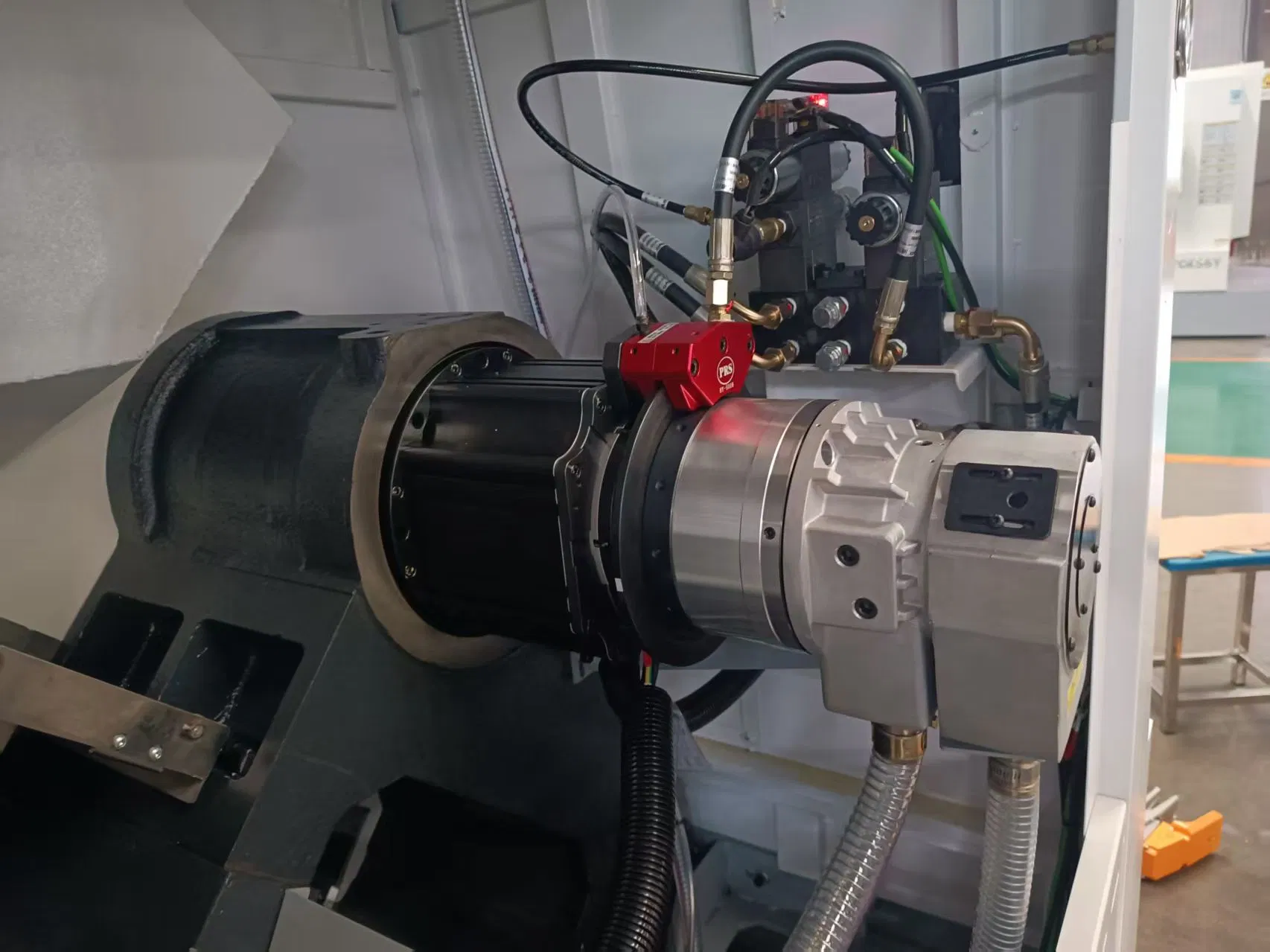 4 Centro de Torneado y Fresado CNC de Ejes X Y Z C, Un Solo Montaje para Tornear, Fresar, Perforar, Borrar y Roscar