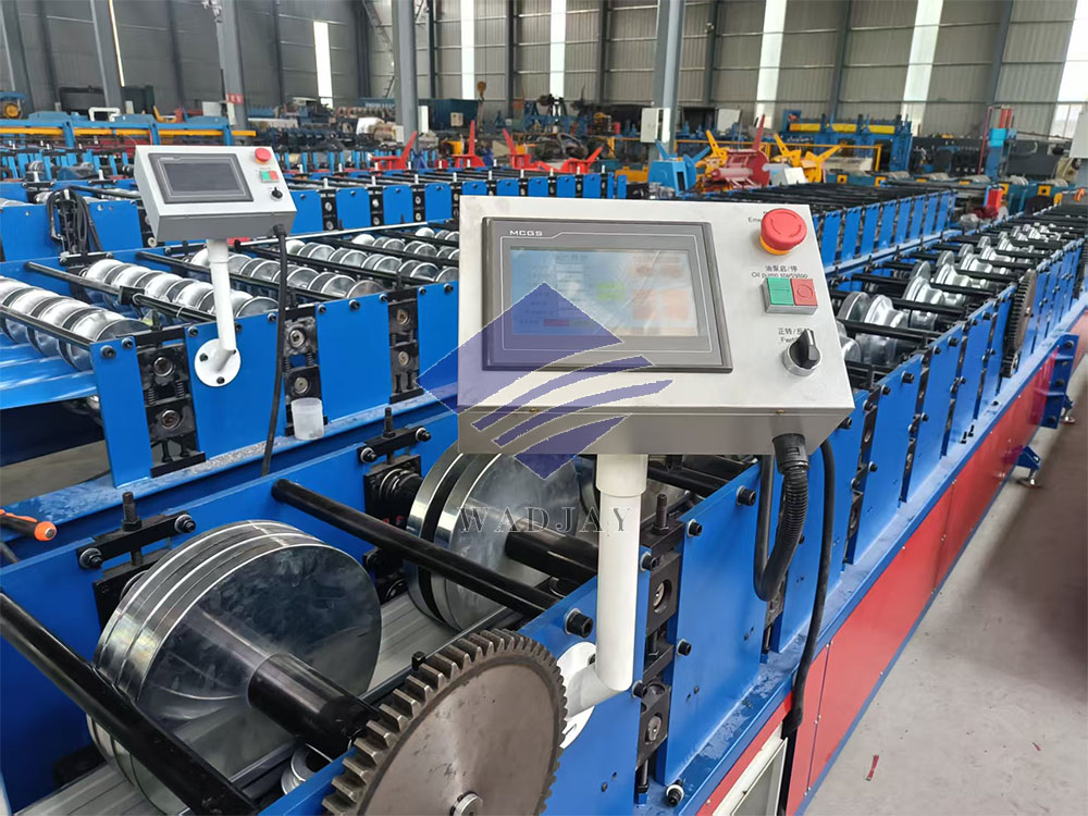 Máquina de formación de rollos de canalones sin costura compatible con bajantes
