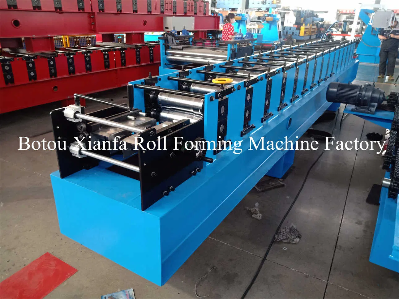 Máquina de formación de rollos de capuchón de cresta de tejas de metal esmaltadas Máquina de fabricación de tejas de cresta Máquina de fabricación de coronas de techado esmaltadas Máquina de fabricación de crestas