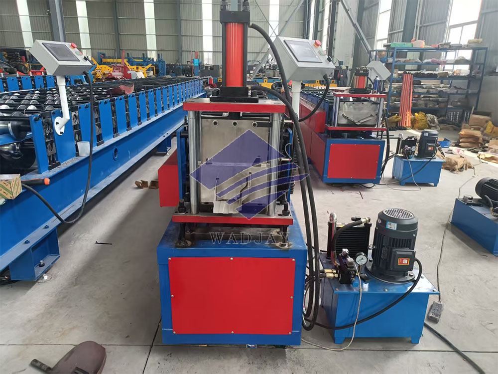 Máquina de formación de rollos de canalones sin costura compatible con bajantes