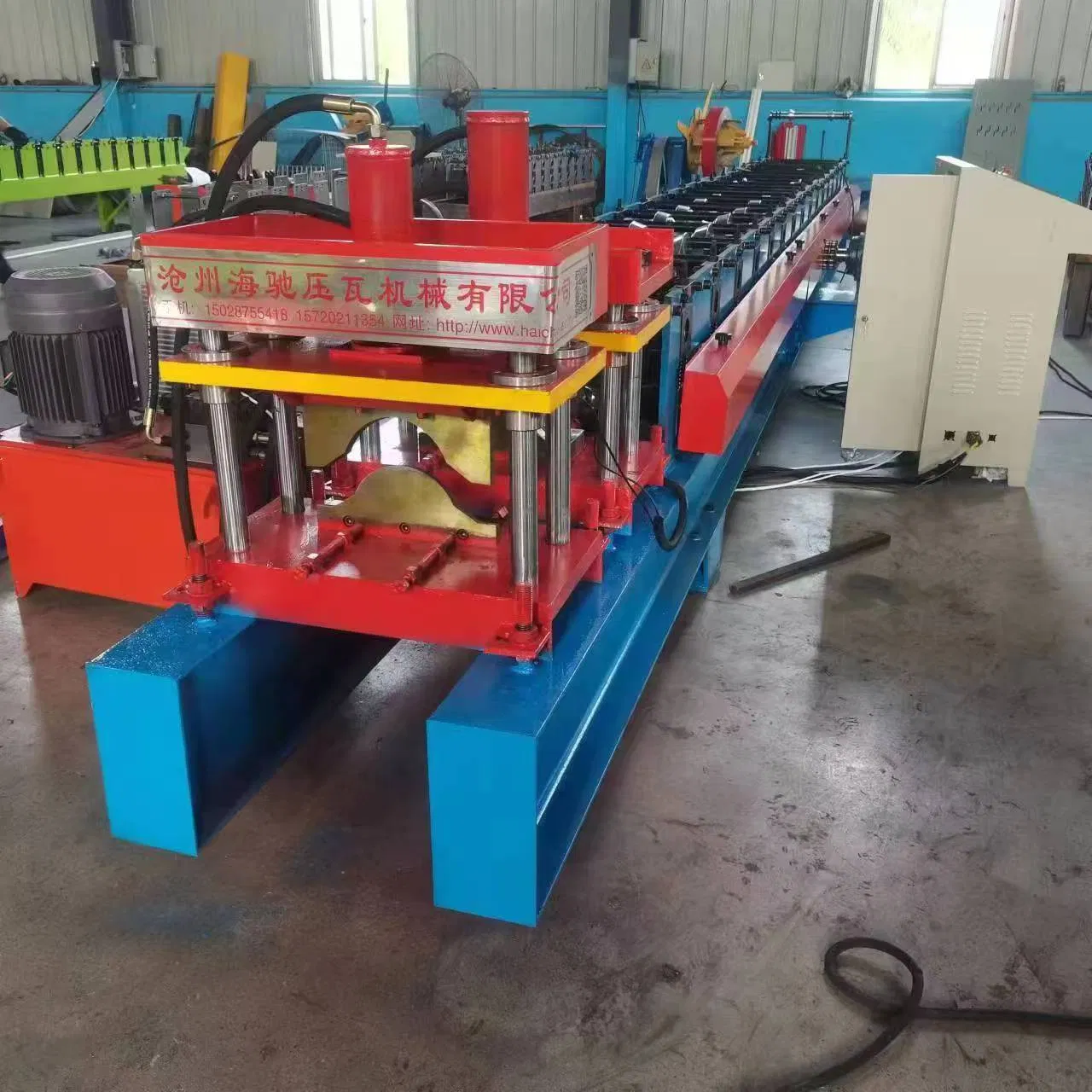 Máquina de conformado de rodillos para tapajuntas de techo de metal Máquina para fabricar tejas de cumbrera