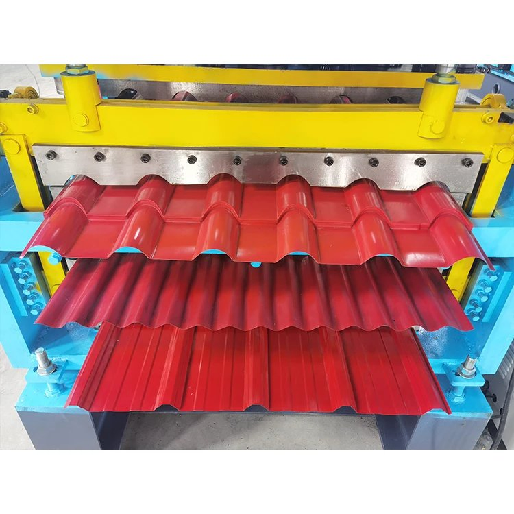 Máquina de formación de rollos para hacer paneles de techo de tres capas de acero galvanizado para revestimiento de pared de azulejos fríos