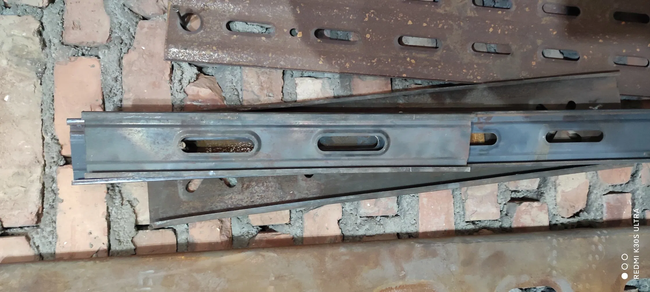 Máquina de conformado en frío para cubrir bandejas de cables automáticas