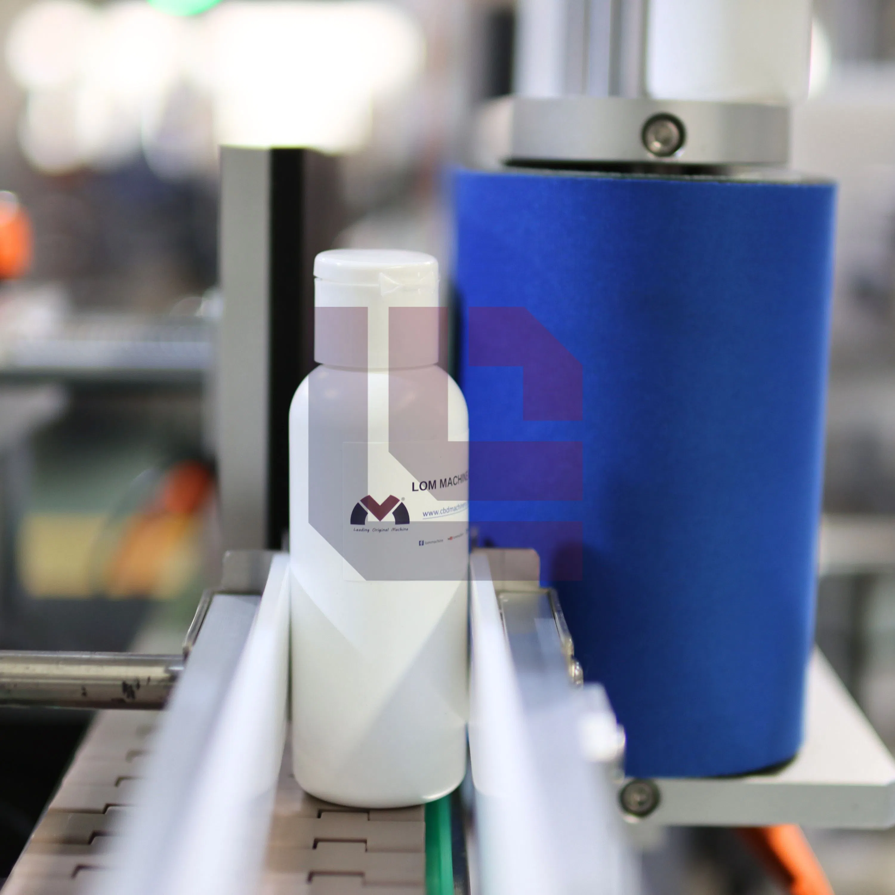 Máquina de etiquetado de botellas de plástico versátil para todos los tamaños
