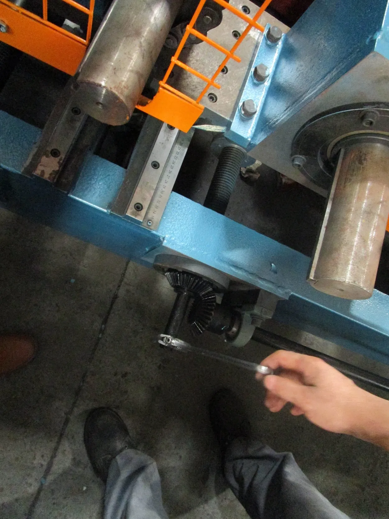 Máquina de conformado en frío de C Purlin personalizada popular, máquina de bandeja de cable C, equipo de conformado en frío de estructura de acero, precio de fábrica con ISO9001/Ce/SGS/Soncap
