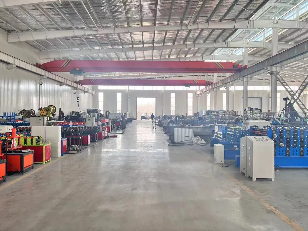 Máquina para fabricar tapajuntas de techo de metal de aluminio