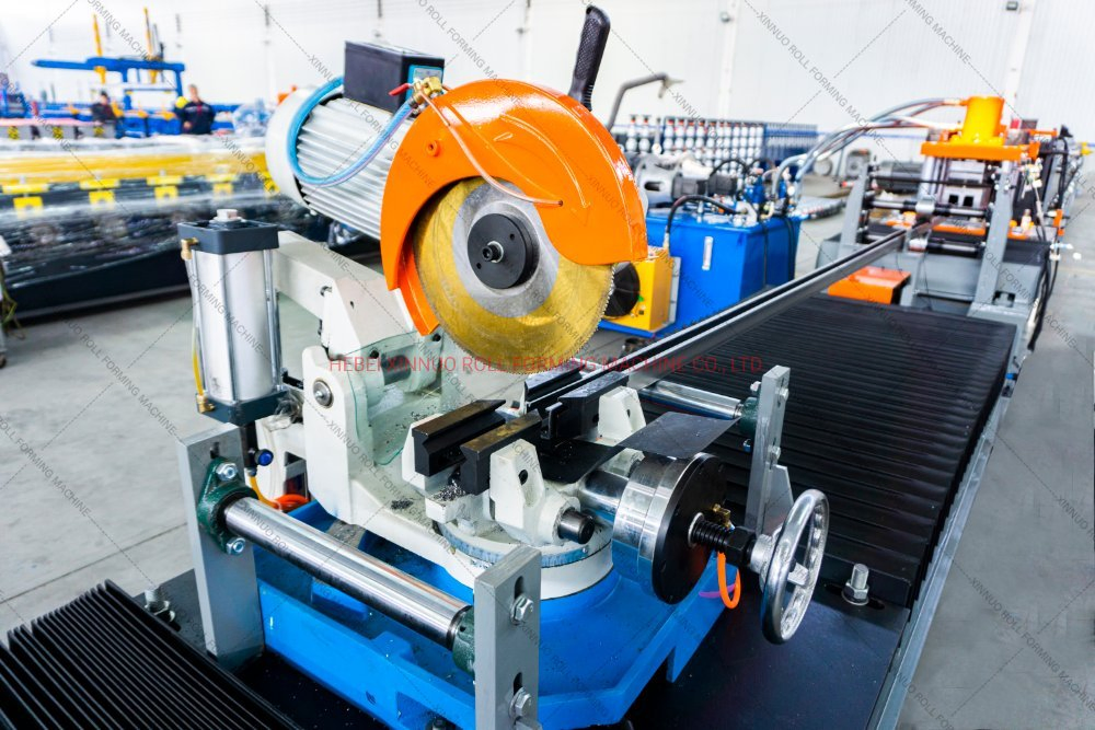 Máquina de conformado en frío de alta calidad utilizada para fabricar soportes de estructuras fotovoltaicas de paneles de energía solar