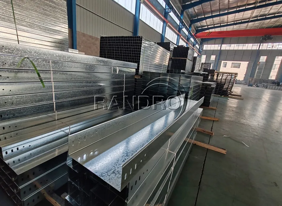 Máquina de formación automática de bandejas de cable galvanizadas en caliente de fábrica de China