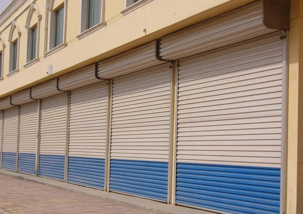 Máquina de formación en frío de canal de lamas de puerta enrollable de acero galvanizado totalmente automática