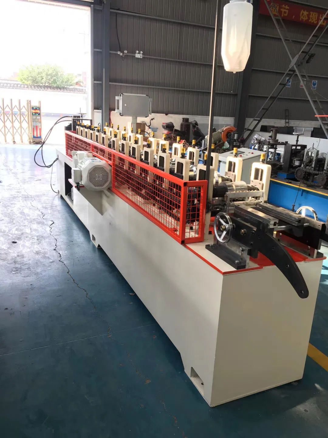 Máquina de equipo de formación en frío de pista lateral de puerta enrollable de alta precisión