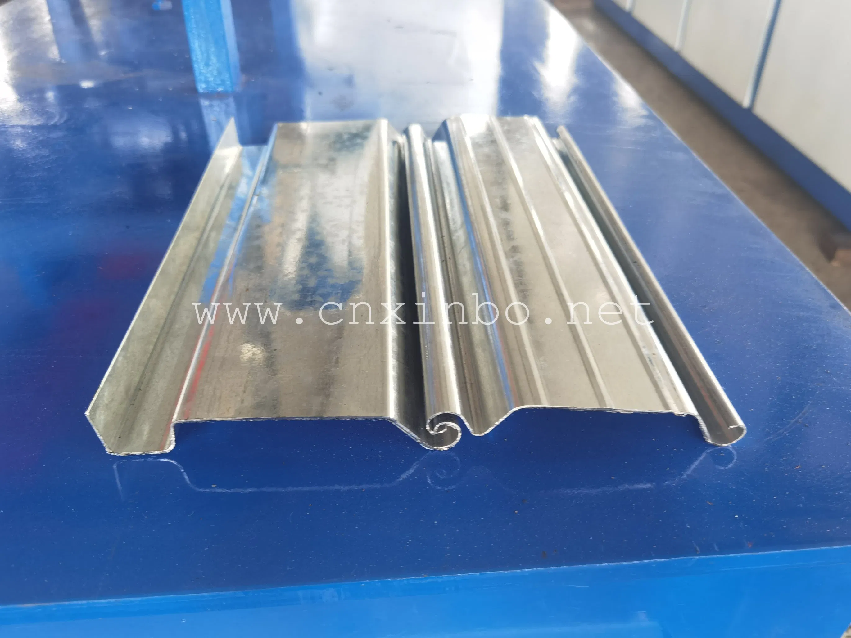 Máquina de conformado en frío para guías de lamas de persianas enrollables de panel de puerta