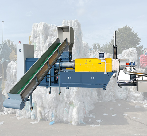 La máquina de reciclaje de plástico convierte la película de forro de pañales en pellets limpios en segundos