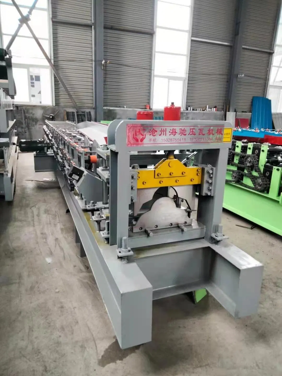 Máquina de conformado de rodillos para tapajuntas de techo de metal Máquina para fabricar tejas de cumbrera