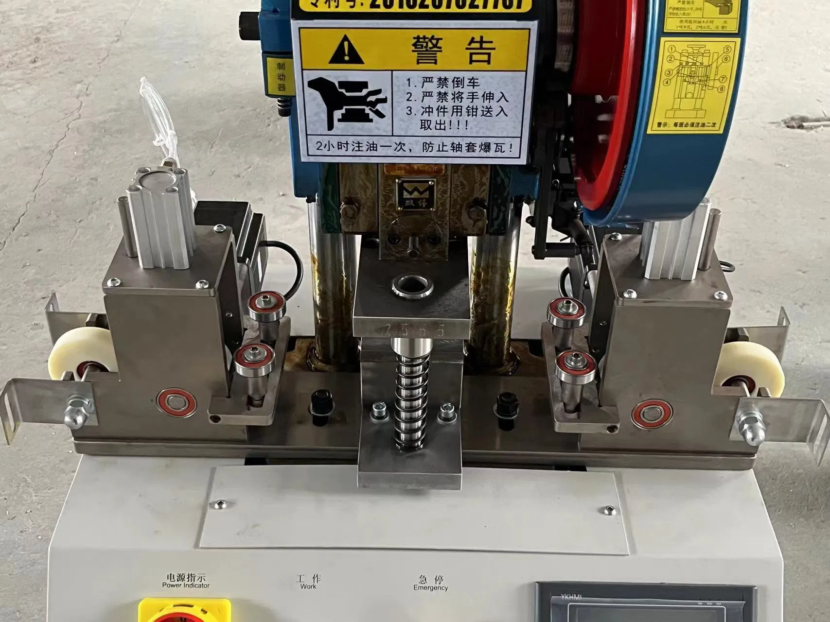 Máquina de fabricación de puertas de persiana de aluminio con punzonadora para perforar perfiles metálicos de garaje y puertas de persiana, con patentes y CE