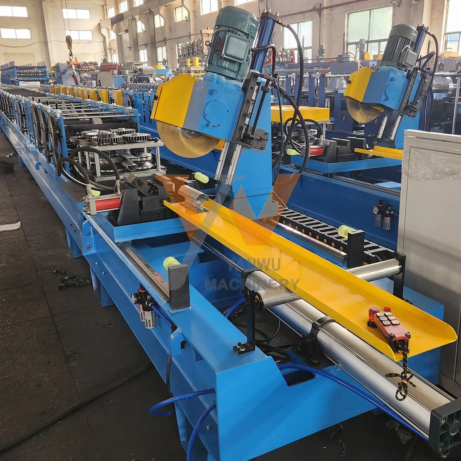 Columna en forma de durazno de alta calidad Yanwu para máquina de formación de red de aislamiento de barandilla