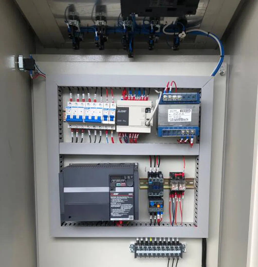 Gabinete de control PLC y componentes eléctricos