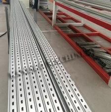 Múltiples tamaños de canal ranurado para soporte de paneles solares fotovoltaicos sistemas de montaje soporte máquina de conformado en frío