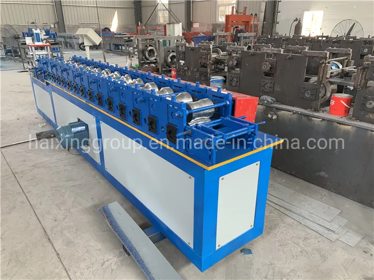 Máquina de conformado de paneles de puerta de garaje con rodillo de persiana