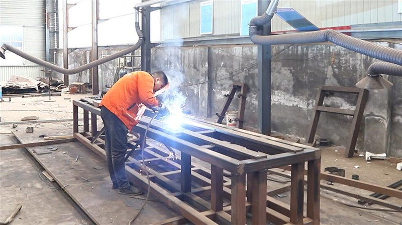 Proceso de soldadura de estructuras metálicas en Nash Machinery