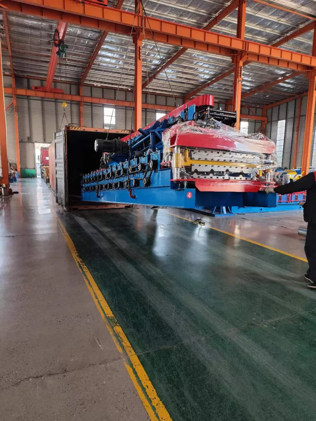 Máquina de formación de rollos de tejas de paso de panel de aluminio de una sola capa