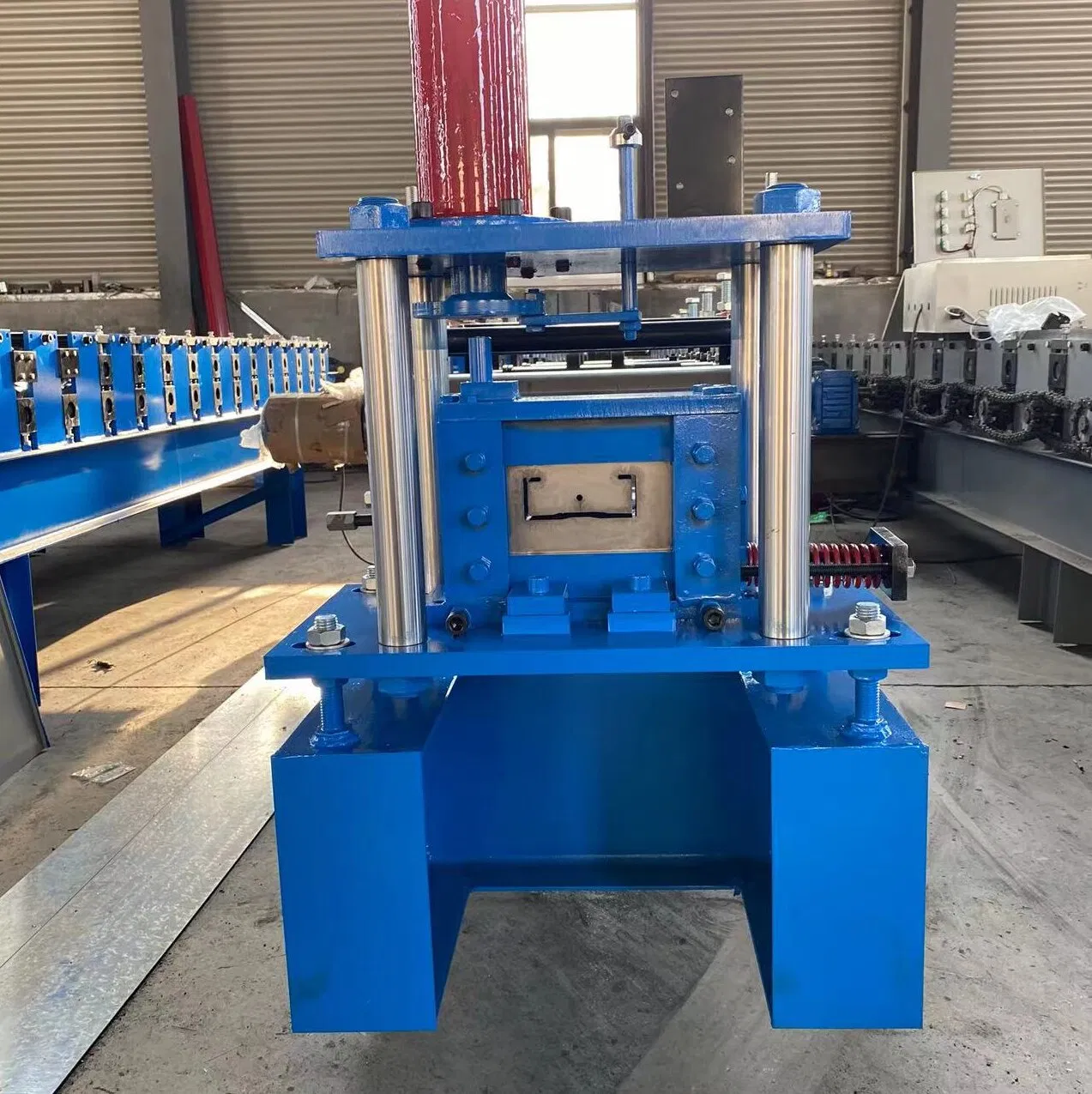 Máquina de formación en frío de paneles de techo de metal de acero galvanizado de triple capa