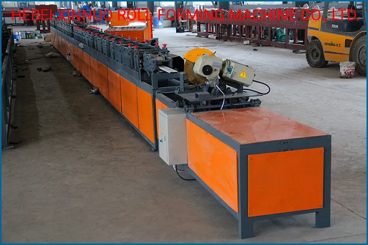 Línea de producción de máquina formadora de rollos de lamas de puerta enrollable de garaje de acero metálico PU fabricada en China
