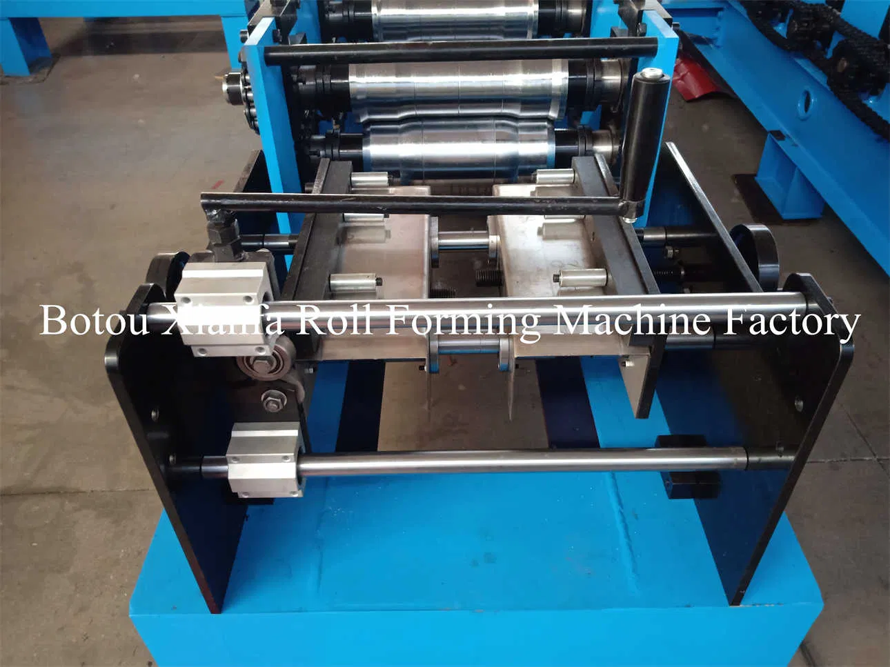Máquina de formación de rollos de capuchón de cresta de tejas de metal esmaltadas Máquina de fabricación de tejas de cresta Máquina de fabricación de coronas de techado esmaltadas Máquina de fabricación de crestas