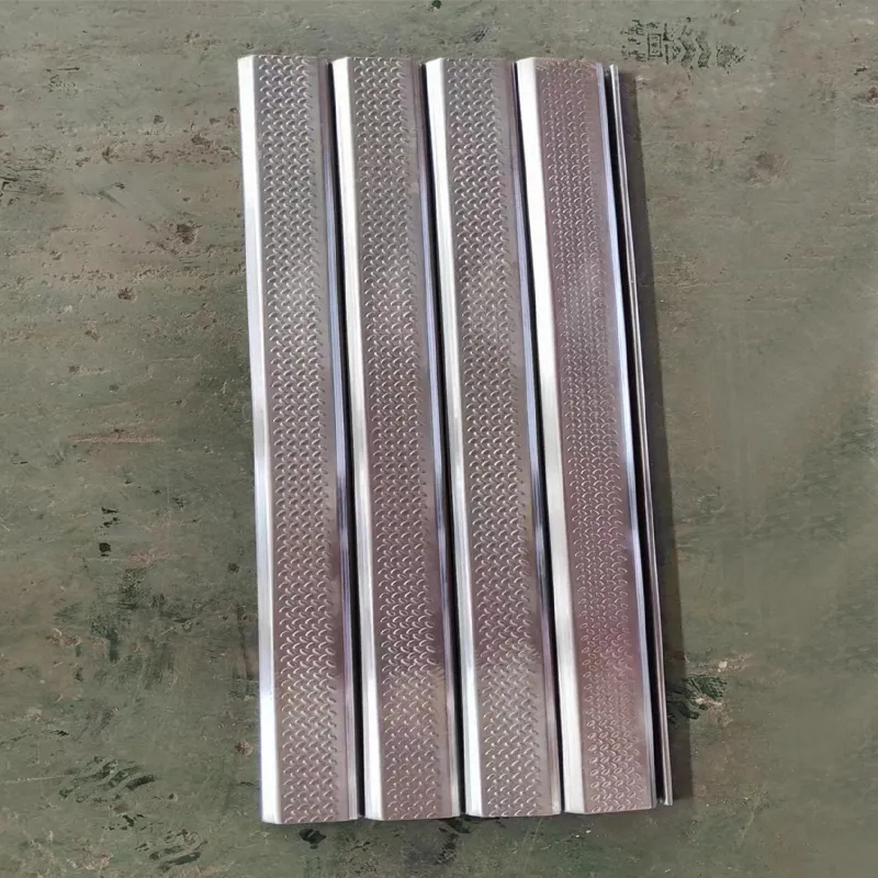 Control Remoto Automático para Puerta de Garaje de Rodillo de Aluminio Máquina de Formación en Frío para Puertas de Persiana Industrial