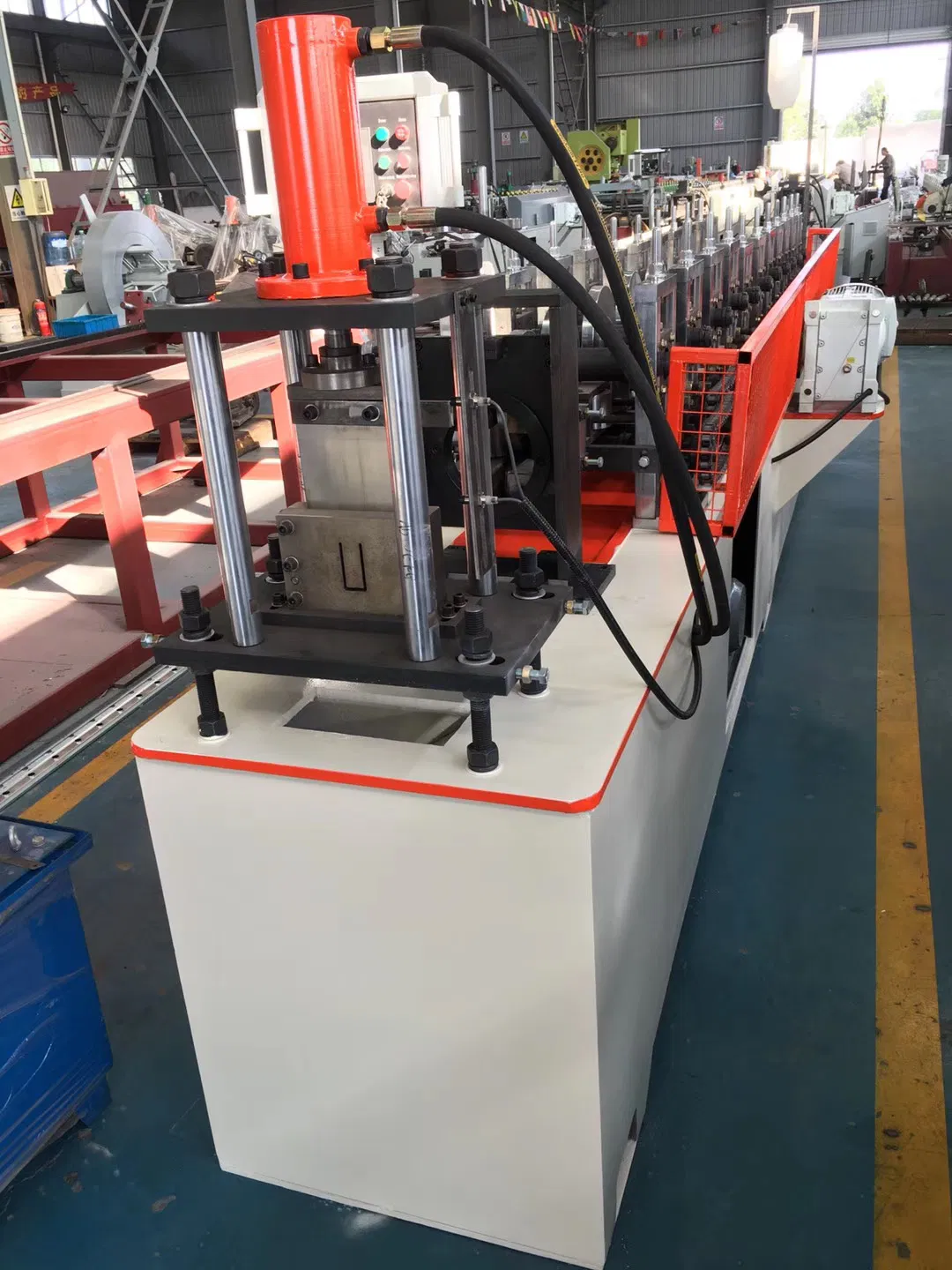 Máquina de equipo de formación en frío de pista lateral de puerta enrollable de alta precisión