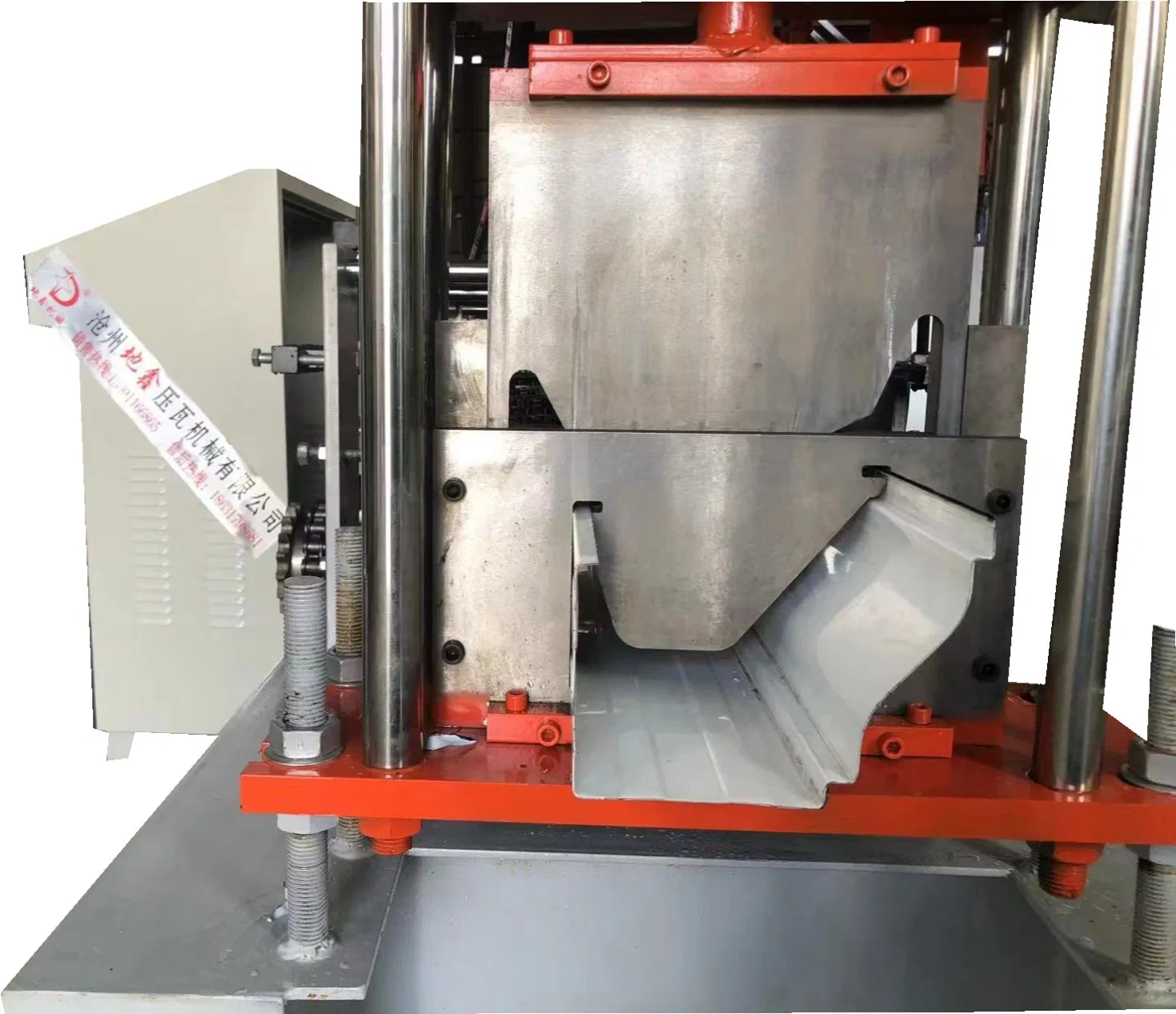 Máquina de rodillos para fabricar tejas metálicas de techo, clavos para canalones, paneles sándwich de acero para techos fríos, garantía comercial, canalón de agua de media ronda de acero