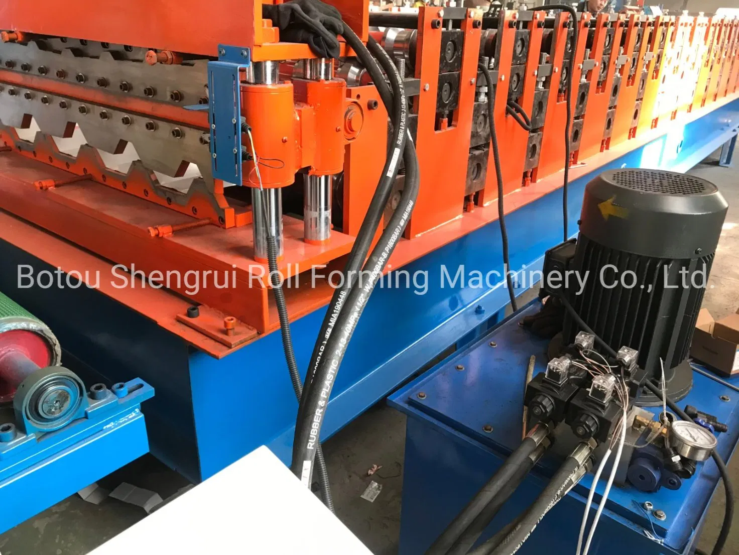 Nuevos productos máquinas para fabricar tejas de techo paneles de metal PPGI recubiertos de zinc formador de rollos de nivel superior