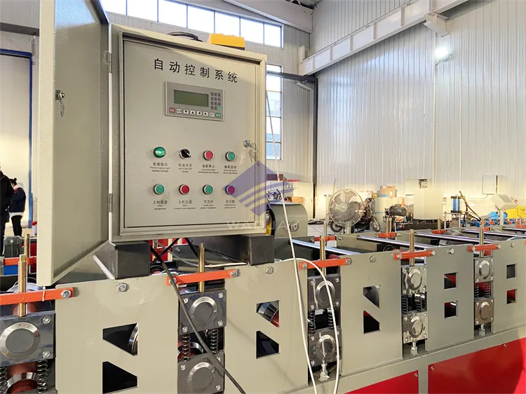 Máquina para fabricar tapajuntas de techo de metal de aluminio