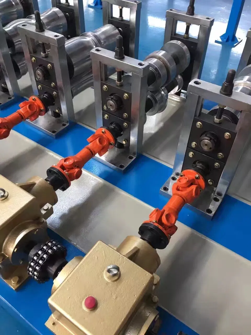Automatic European Style PU Foam Insulated Rolling Shutter Door Slat Machine